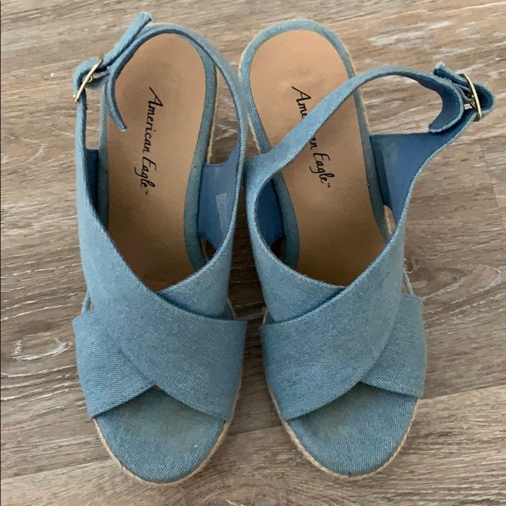Light blue wedges